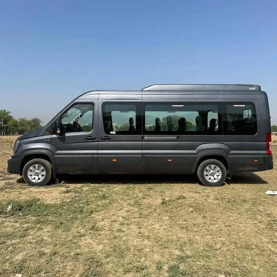 Force Urbania 17 Seater